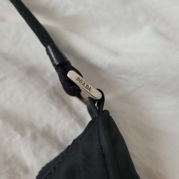 PRADA Re-edition Nylon Shoulder Bag - Picture 4 of 10